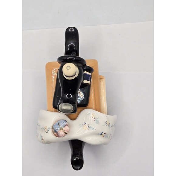 Vintage Porcelain/Ceramic Teapot with Quilt - Picture 6 of 11